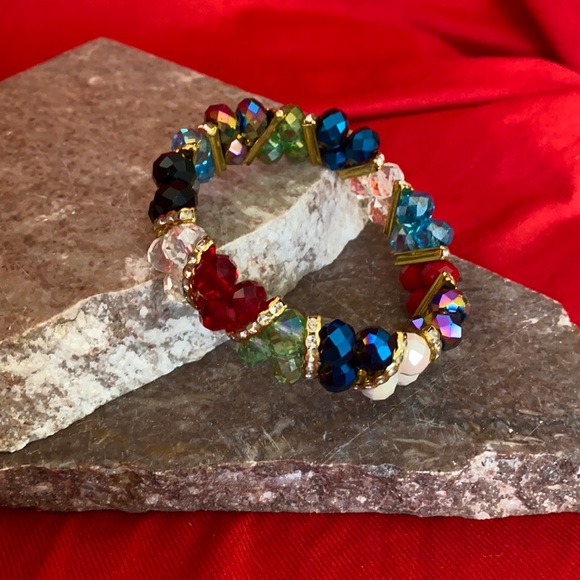 $25 Stunning Beaded Stretch Bracelet w/Jewel Tones - Picture 2 of 11